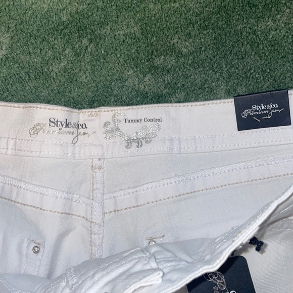 Style & Co. Premium Jeans White Capris size 16 - Picture 4 of 8